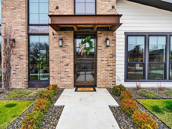 2nd image of 2526 W Rustic Frg