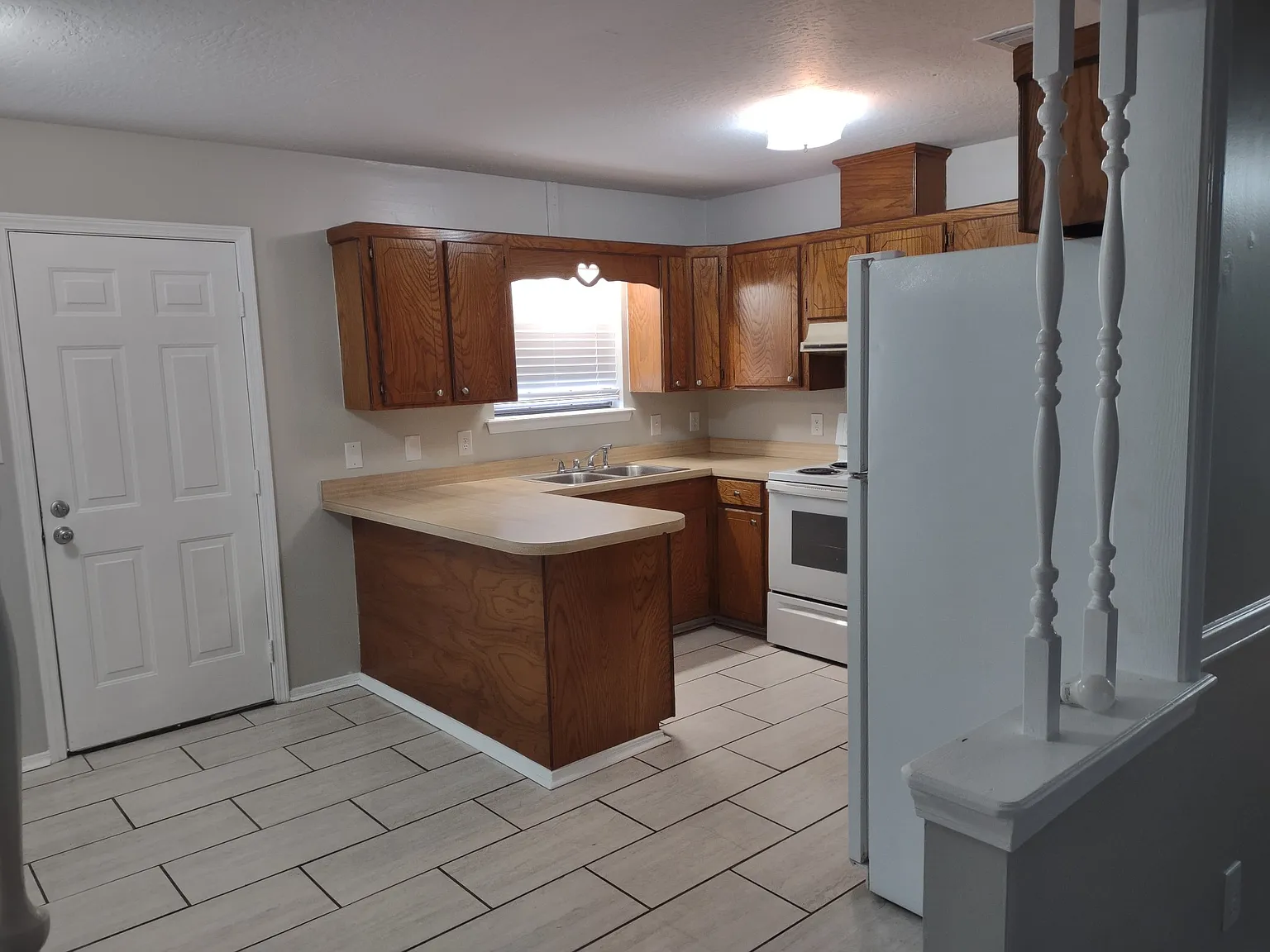 3 bed, 975 sqft, $1,200 — Photo 4
