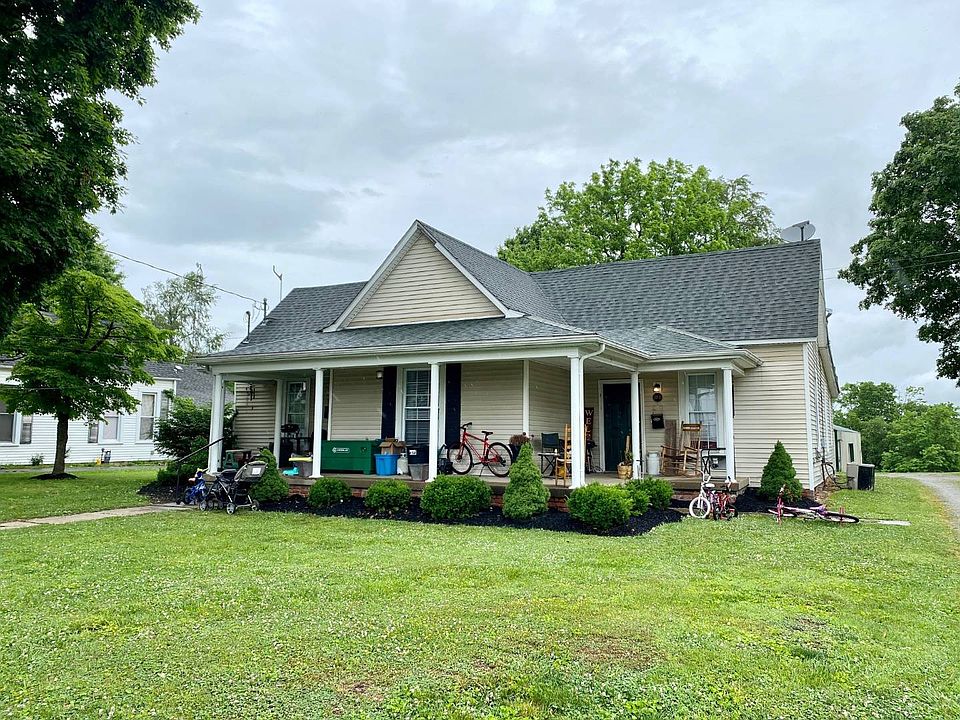 1st image of 221 E Grundy Ave