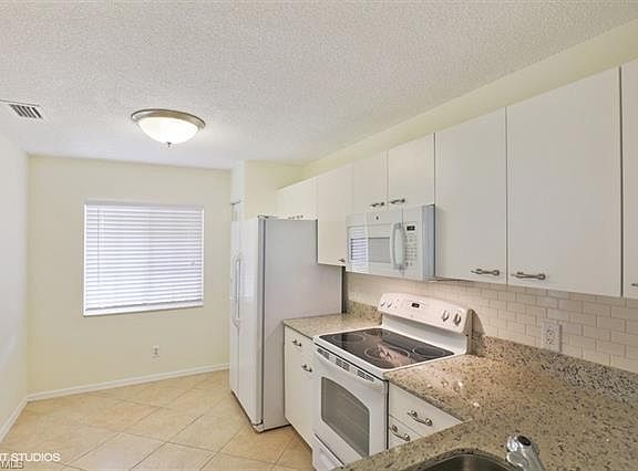 3rd image of 7762 Jewel Ln APT 204