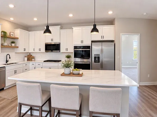 1712 Oak Creek Dr, Chaska, MN 55318