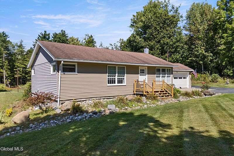 3rd image of 329 Lakeview Road