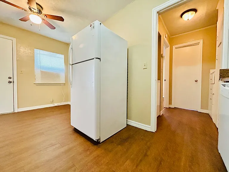 421 Showalter Dr — Photo 9