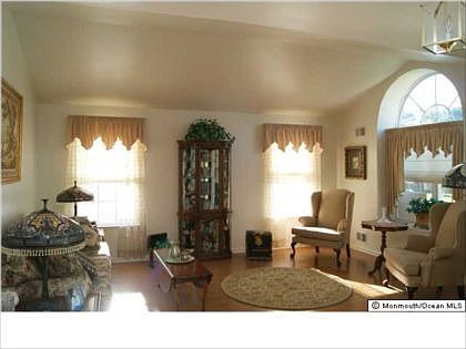 2nd image of 76 Rosewood Dr