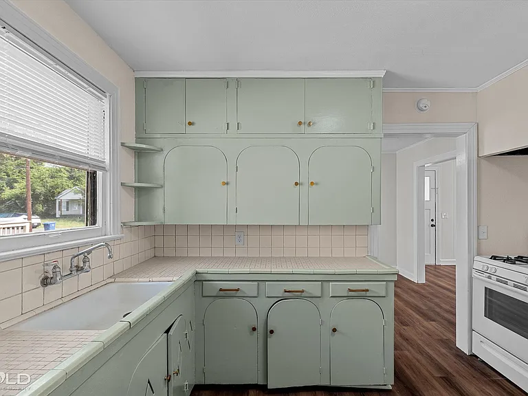 245 E Elmwood St — Photo 17