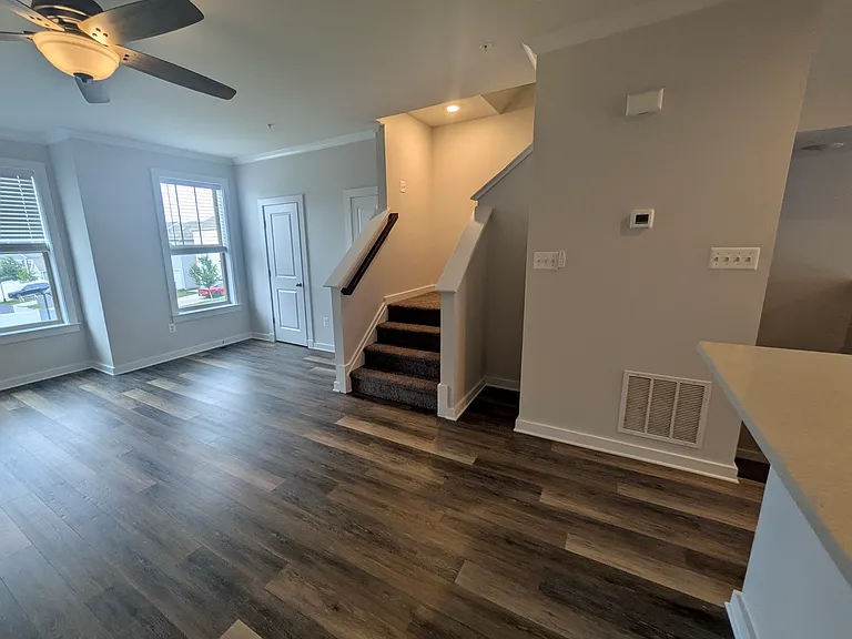 1121 Lawler Dr — Photo 15