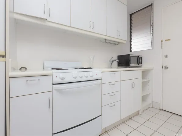 1535 Pensacola St APT 44, Honolulu, HI 96822
