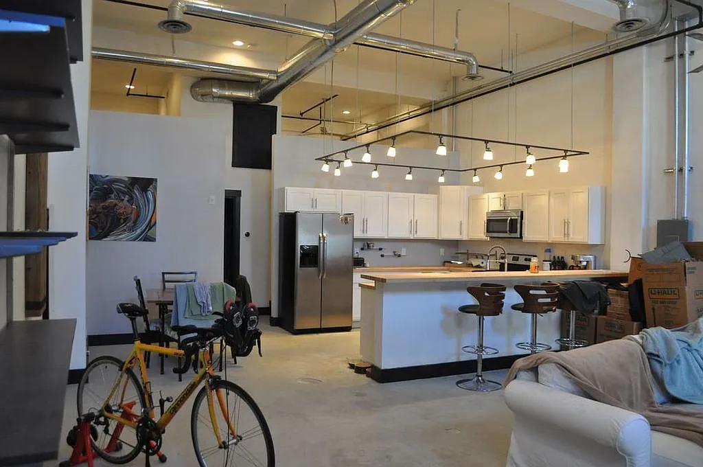 2 bed, 2.0 bath, 1200 sqft, $1,950 — Photo 3