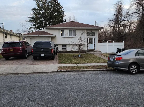 1656 Michalicki Place, Merrick, NY 11566