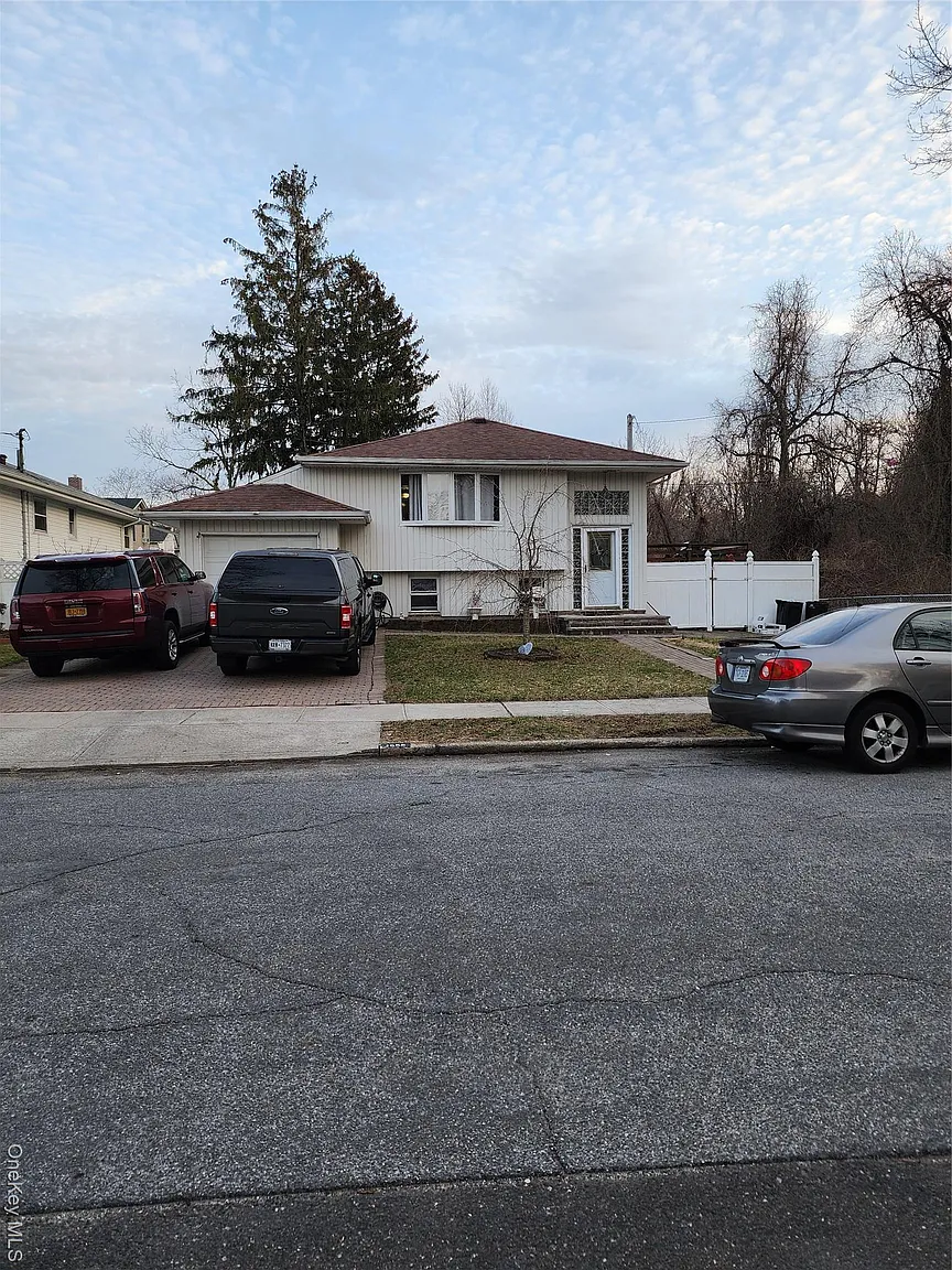 1656 Michalicki Place photo 1