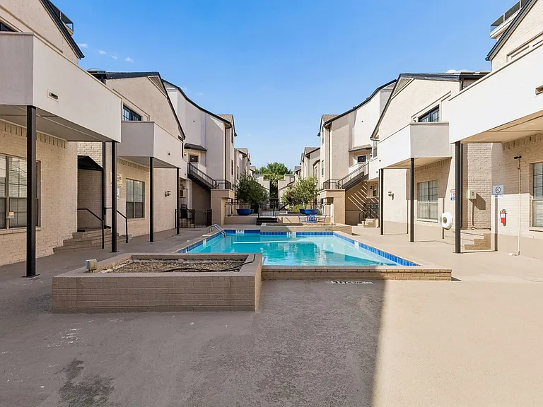 3901 Travis St #100 — Photo 24
