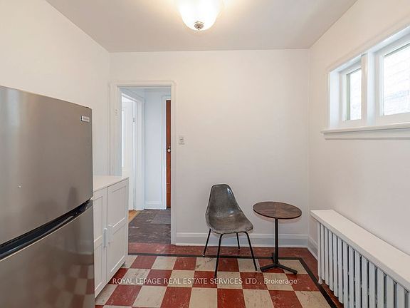 5th image of 8 Macpherson Ave