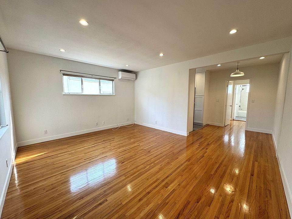1st image of 1006 21st St APT B