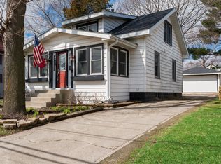 1611 N Riverside Dr, McHenry, IL 60050