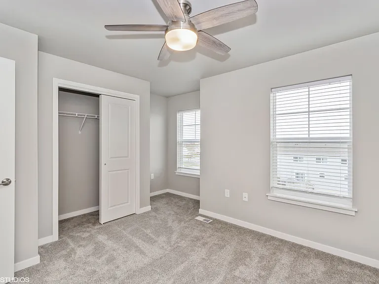 Big Ben Townhomes — Photo 9