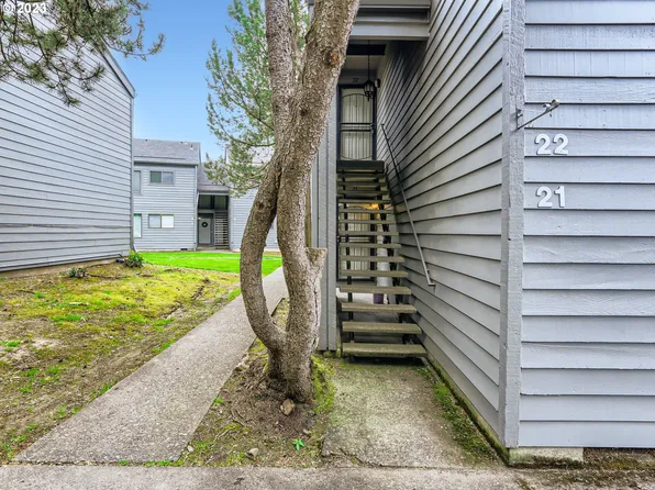 6745 SW Scholls Ferry Rd APT 21, Beaverton, OR 97008