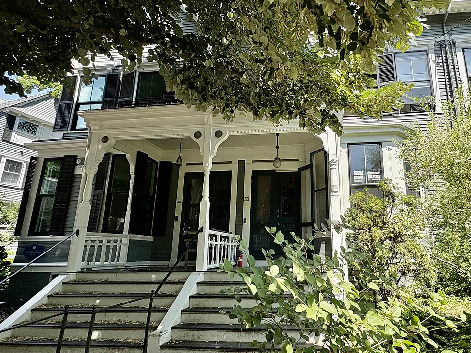 33 Brewster St