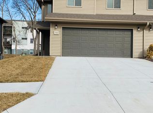 17016 Hawthorne Ave, Omaha, NE 68118