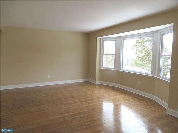 3rd image of 24 Wagon Ln