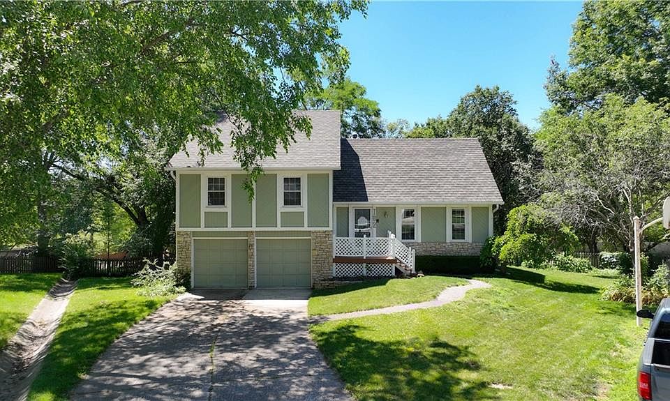 1st image of 182 NE Rosewood Ct