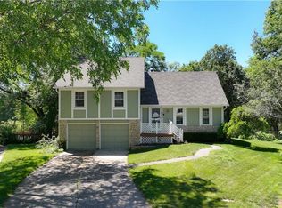 182 NE Rosewood Ct, Lees Summit, MO 64064