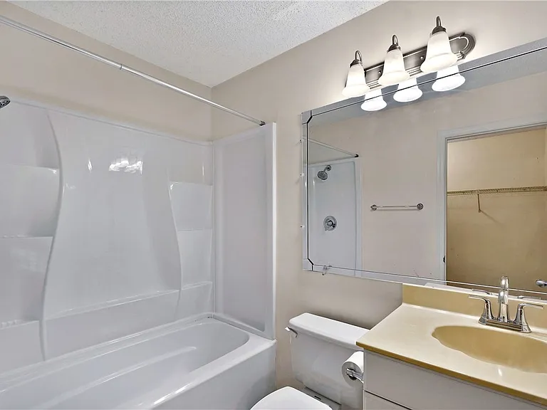 907 E Island Square Dr — Photo 14