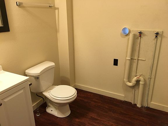2nd image of 427 Poplar St #852D75117