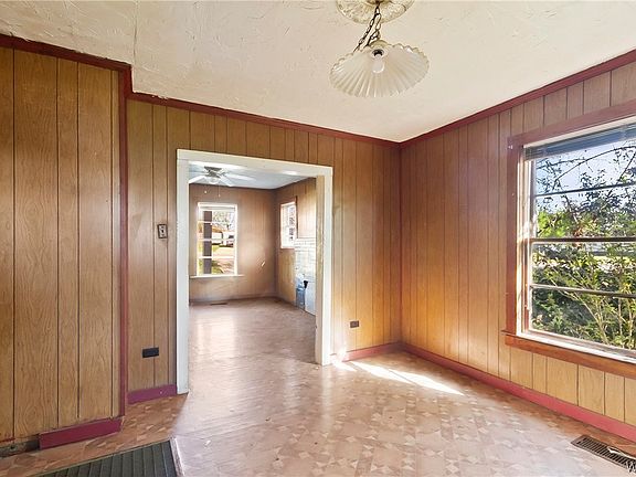 2nd image of 314 25th Ave E