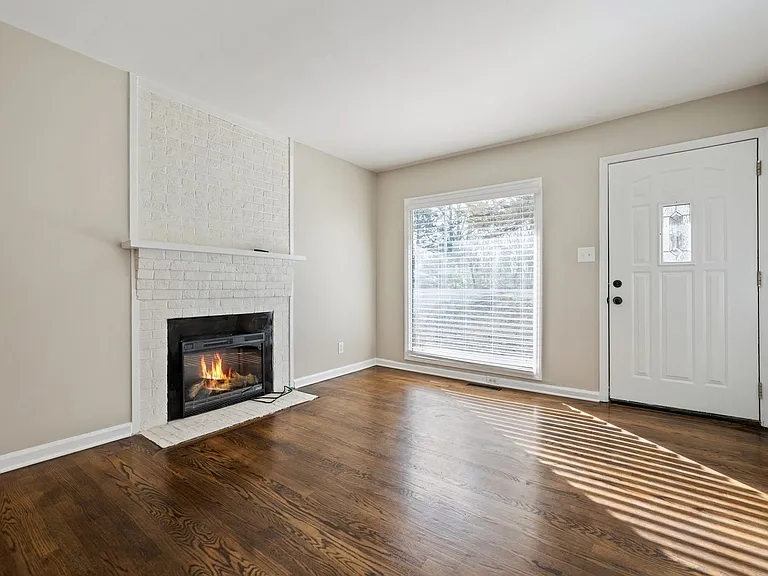 213 Barnes St — Photo 9