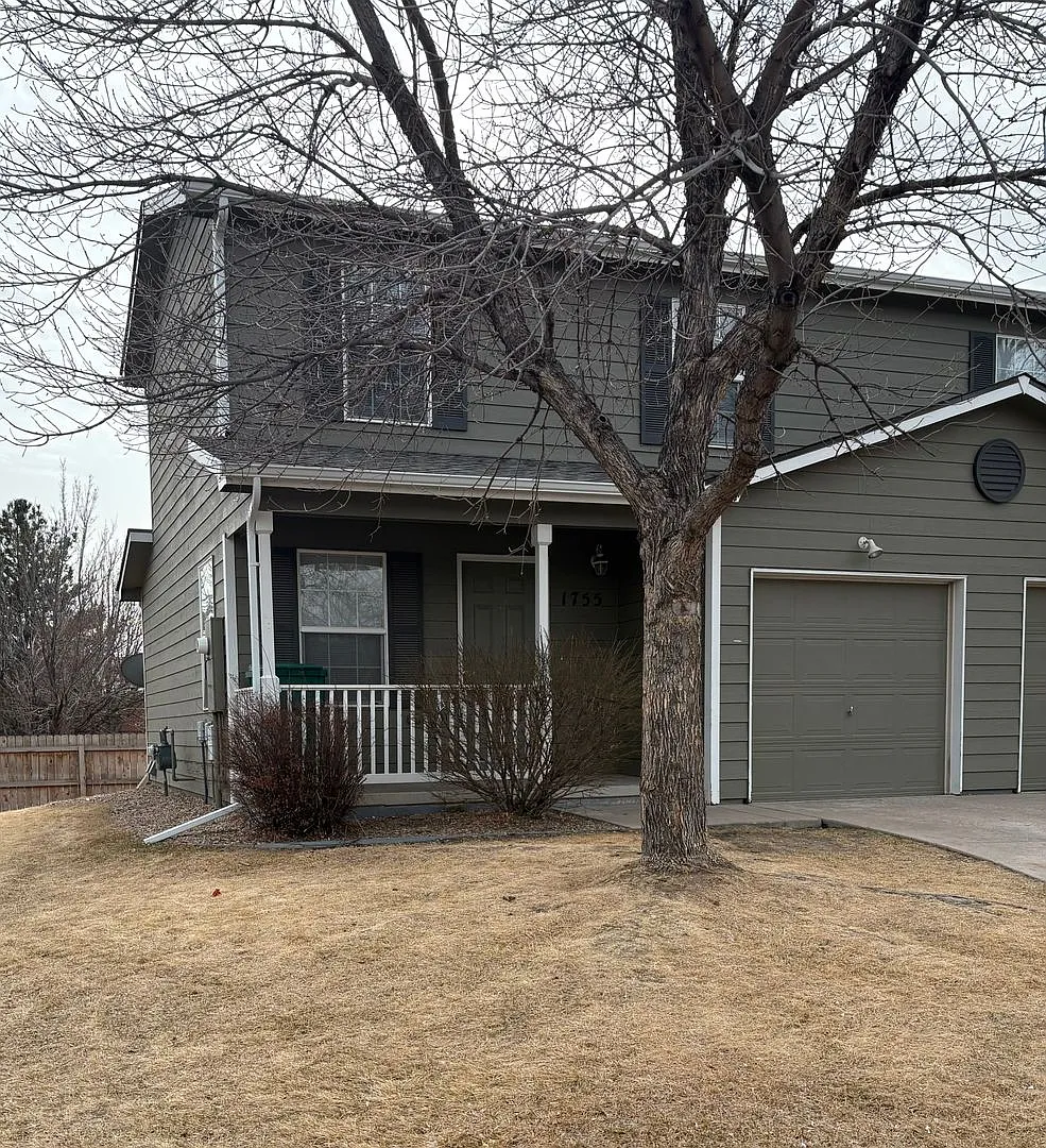 Adorable 2 bedroom Townhome! Lease Special $200 off your first month's rent — Photo 1