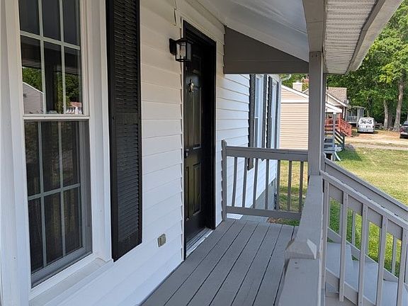 5th image of 8113 Clovertree Ct