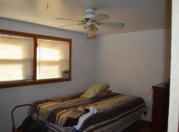 4th image of 4914 W Saint Paul Ave