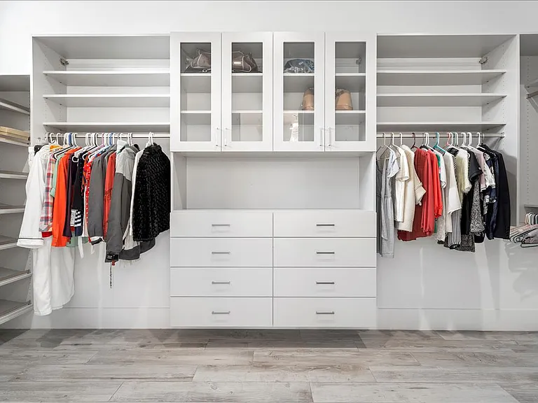 HER CLOSET MASTER VERY LARGE ( SIZE BEDROOM-ALL BUILT INS