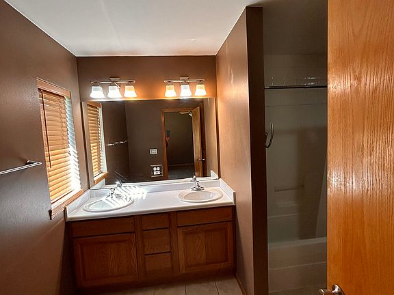 Master Bathroom (upper level)