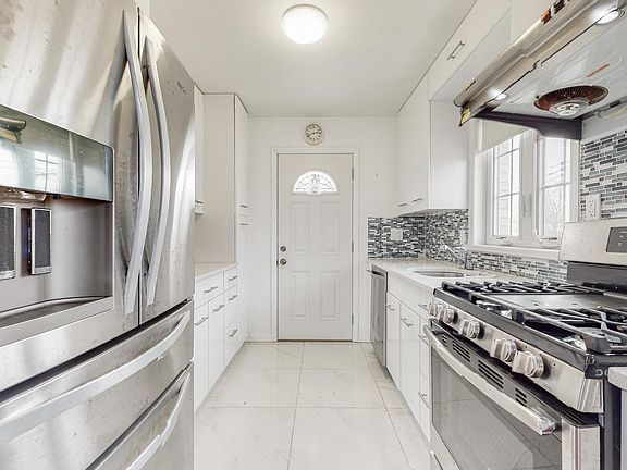 5th image of 1552 202nd St #2
