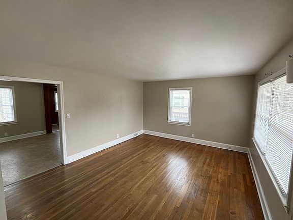 5th image of 343 Elmwood Dr