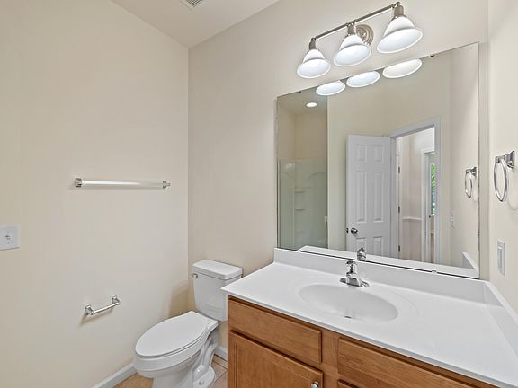 5th image of 713 Garden Square Ln