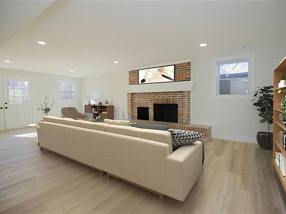 4th image of 2729 Stratford Rd
