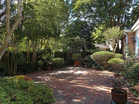 Lovely Backyard/Courtyard!