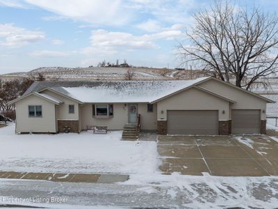 913 Heart Dr, Dickinson, ND, 58601