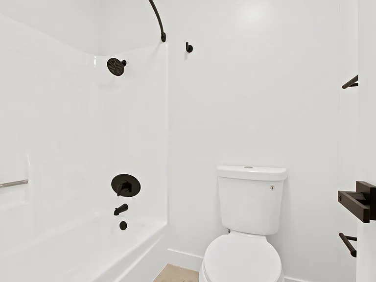 1525 Amherst — Photo 8