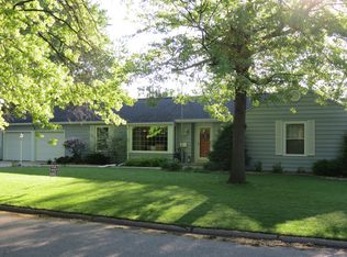 1239 S Hill Dr, Waterloo, IA 50701