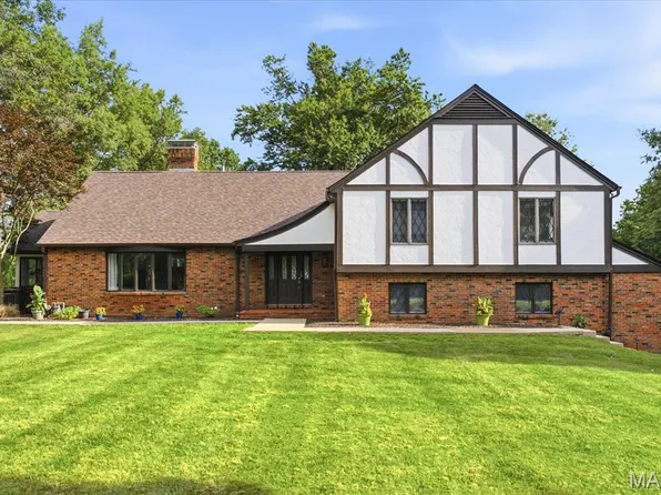 10 Brighton Dr, Shiloh, IL 62221