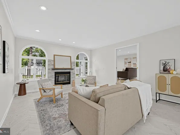 6 Bunning Dr, Voorhees, NJ 08043