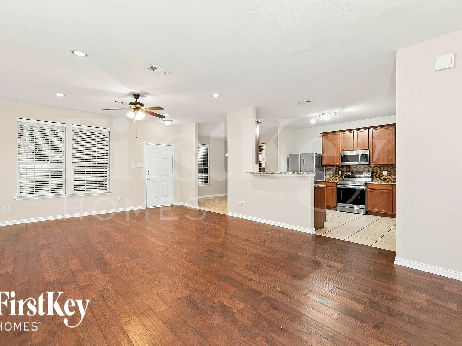 3 bed, 2.5 bath, 1940 sqft, $1,730 — Photo 3