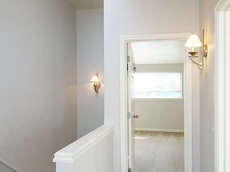 657 W Emerson St #C — Photo 8