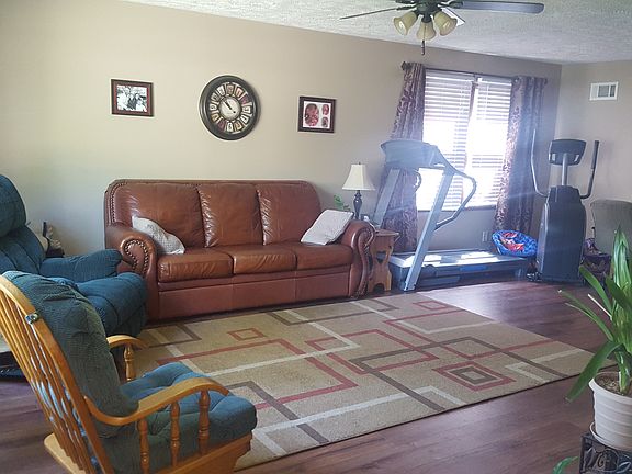 3rd image of 2409 W Division St