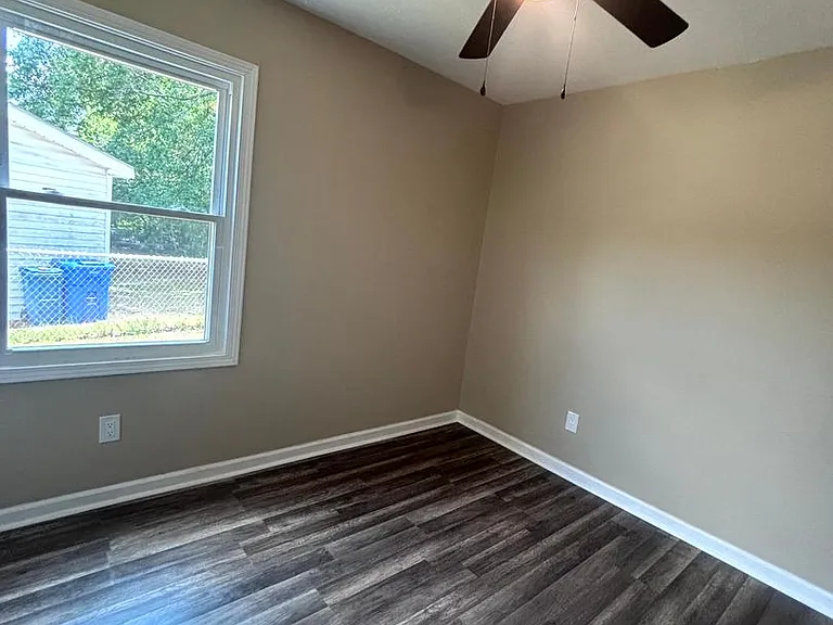 5523 Livingston Dr — Photo 18