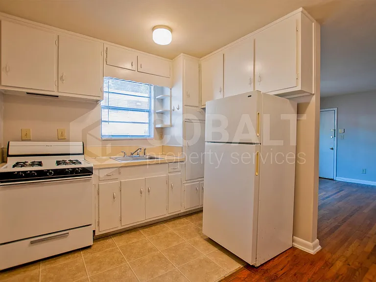 896 Greenwood Ave #7 — Photo 2