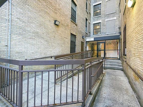 5th image of 315 W 113th St APT 3A